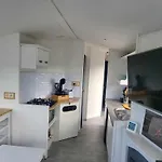 Κάμπινγκ Living