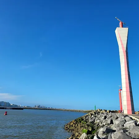 Living 米德尔克尔克