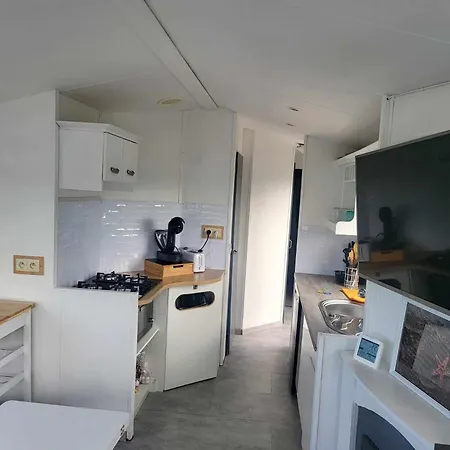 Κάμπινγκ Living